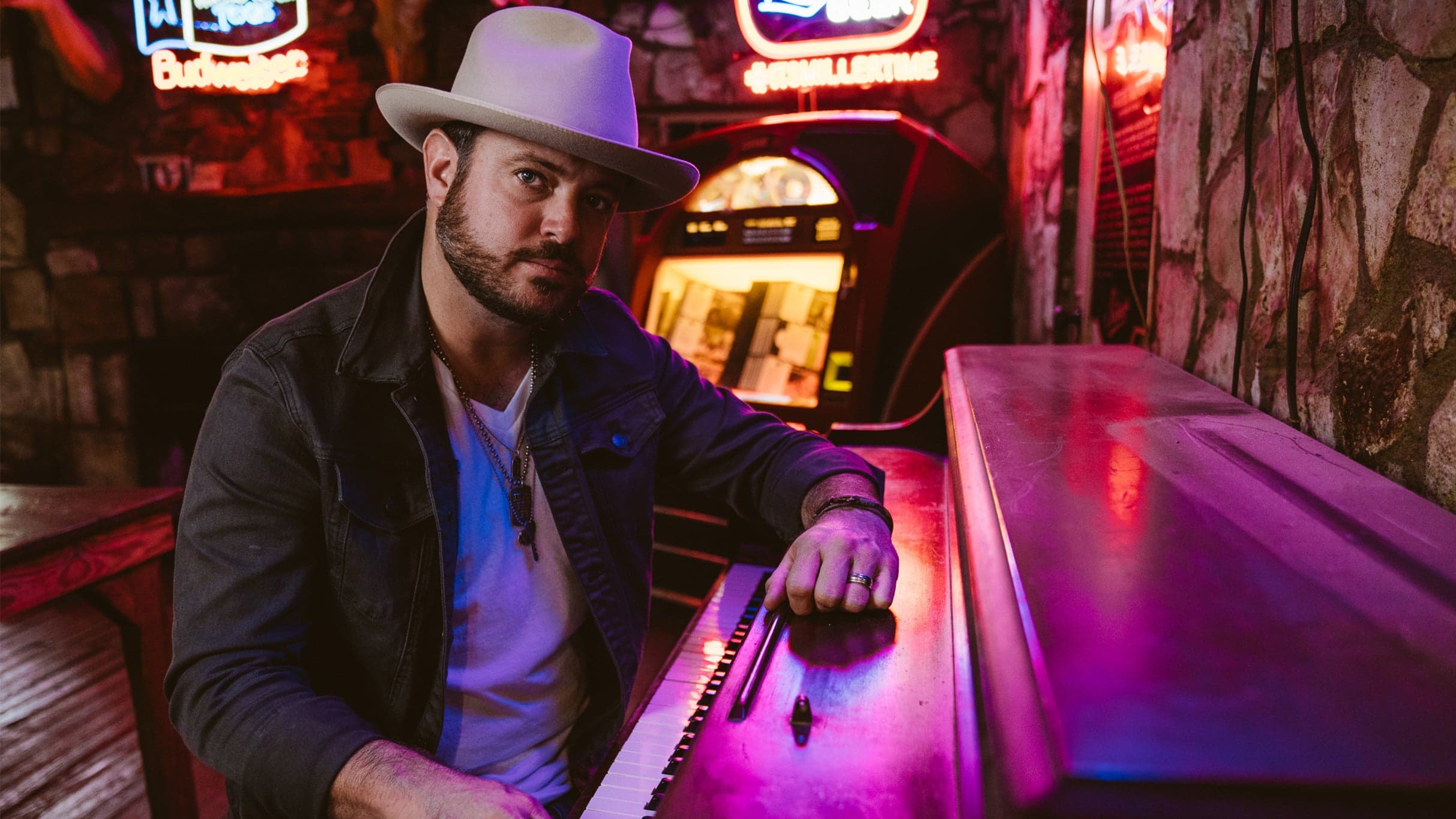 Wade Bowen with Midnight River Choir event image