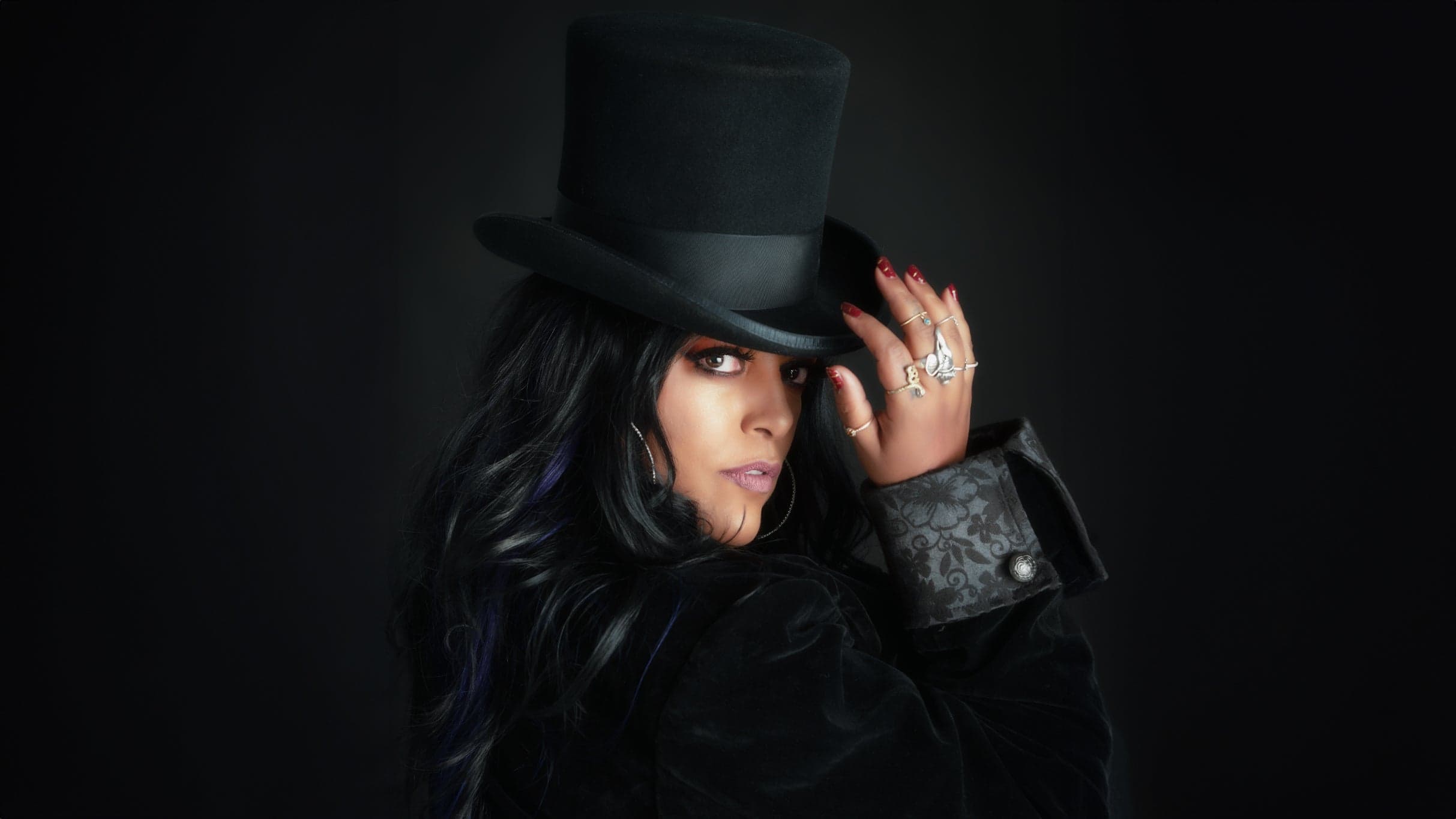 India: La Más Que Canta with special guest Luis Figueroa  event image