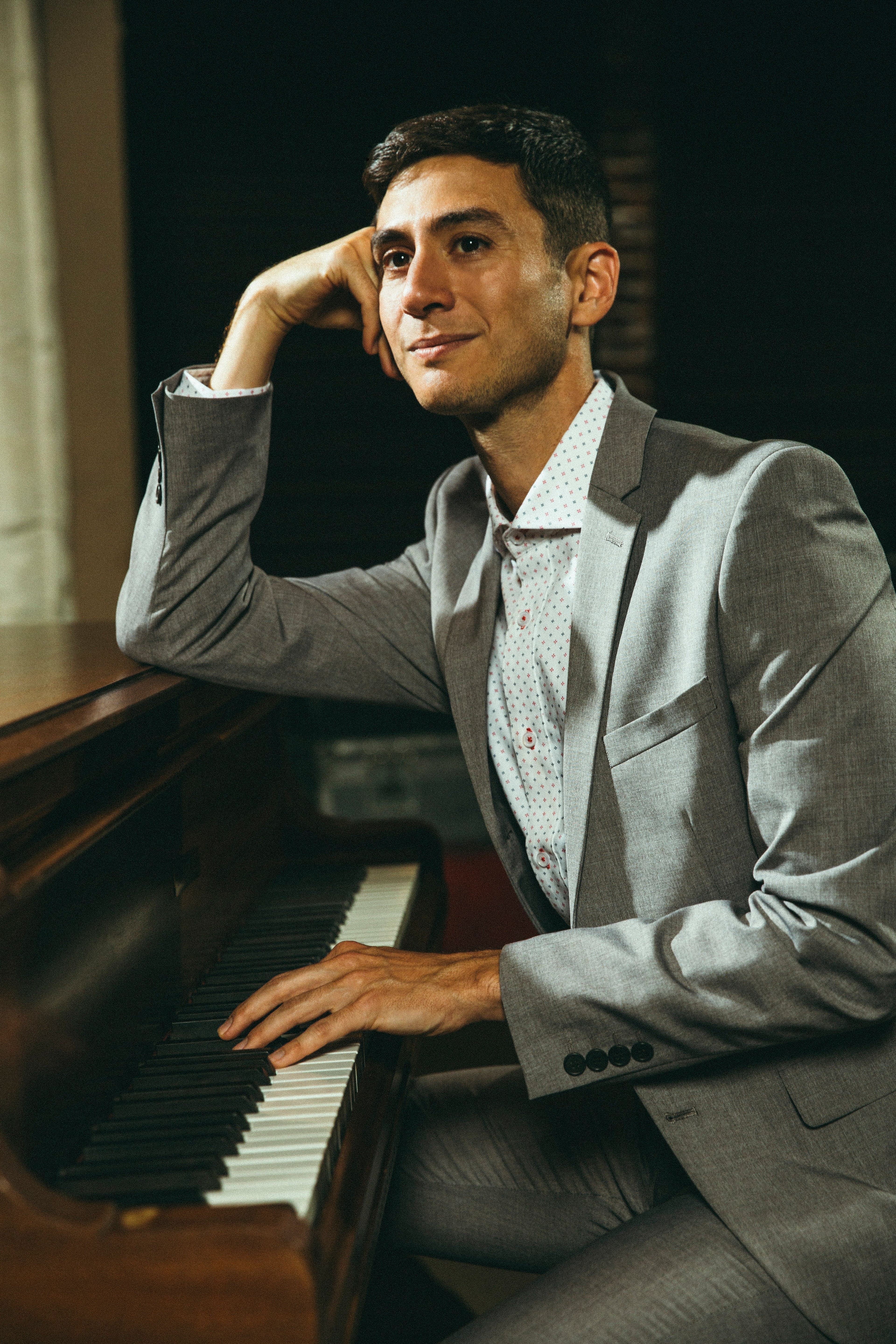 Joey Dosik event image