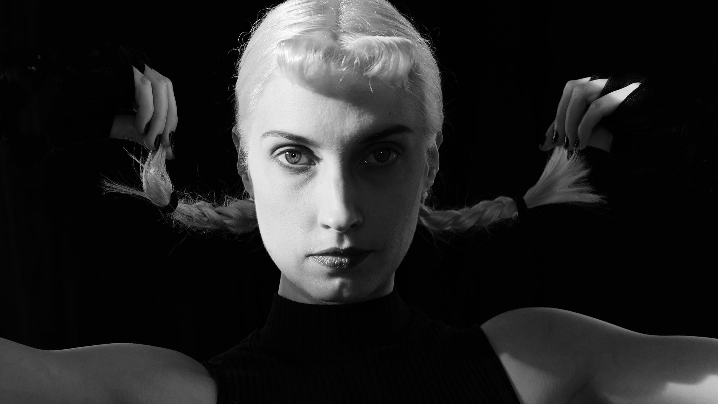 Molly Nilsson with Air Waves event image