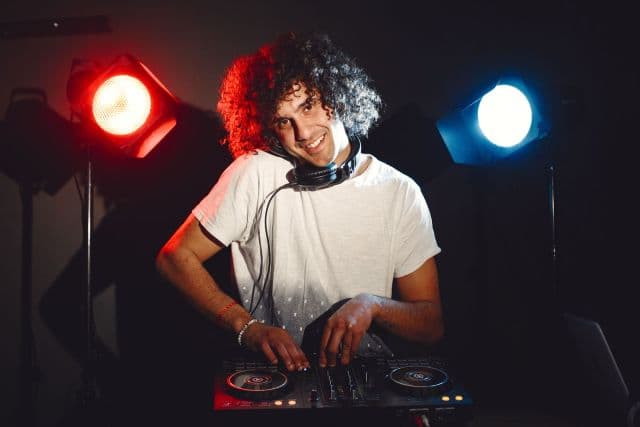 when-do-event-organizers-and-artists-get-paid