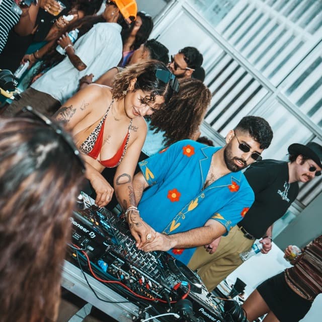 how-artists-manage-bookings-without-losing-gigs