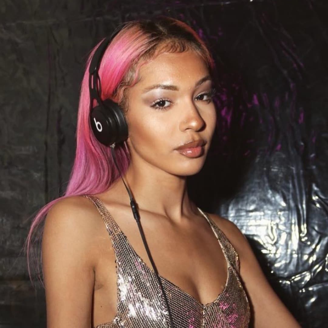 Giselle Peppers's artist profile image