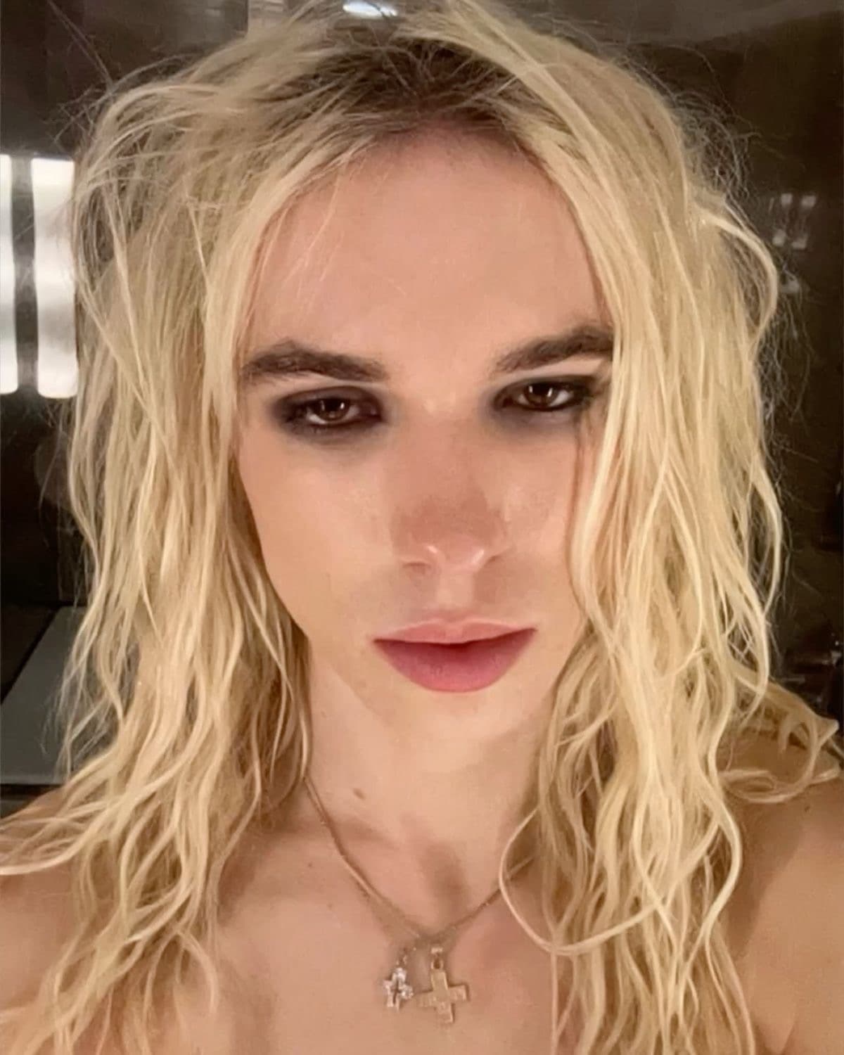 2hollis concert event image